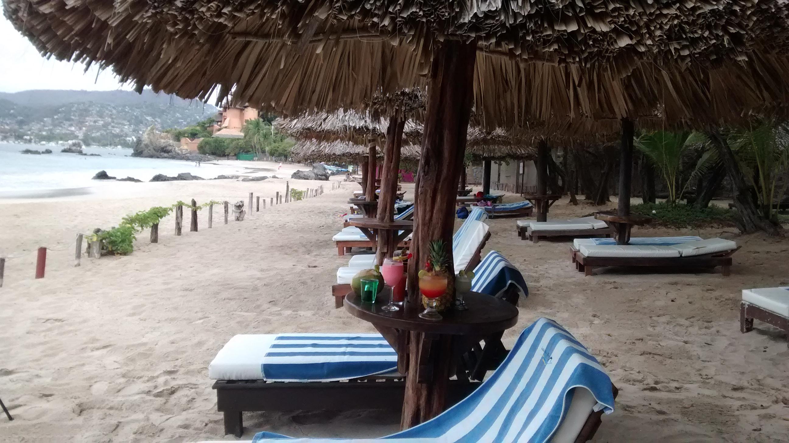 Hotel Catalina Beach Resort Zihuatanejo Ngoại thất bức ảnh