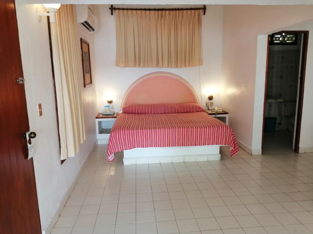 Hotel Catalina Beach Resort Zihuatanejo Ngoại thất bức ảnh
