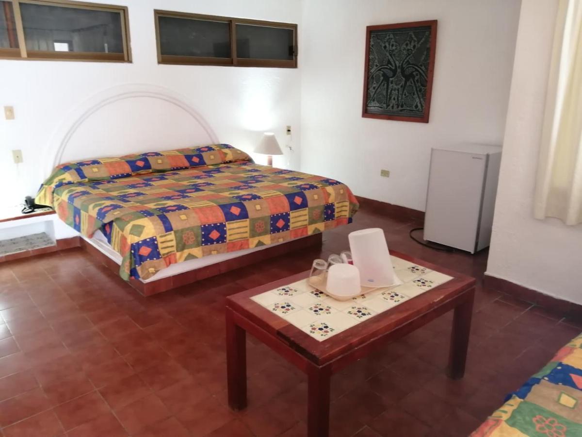 Hotel Catalina Beach Resort Zihuatanejo Ngoại thất bức ảnh